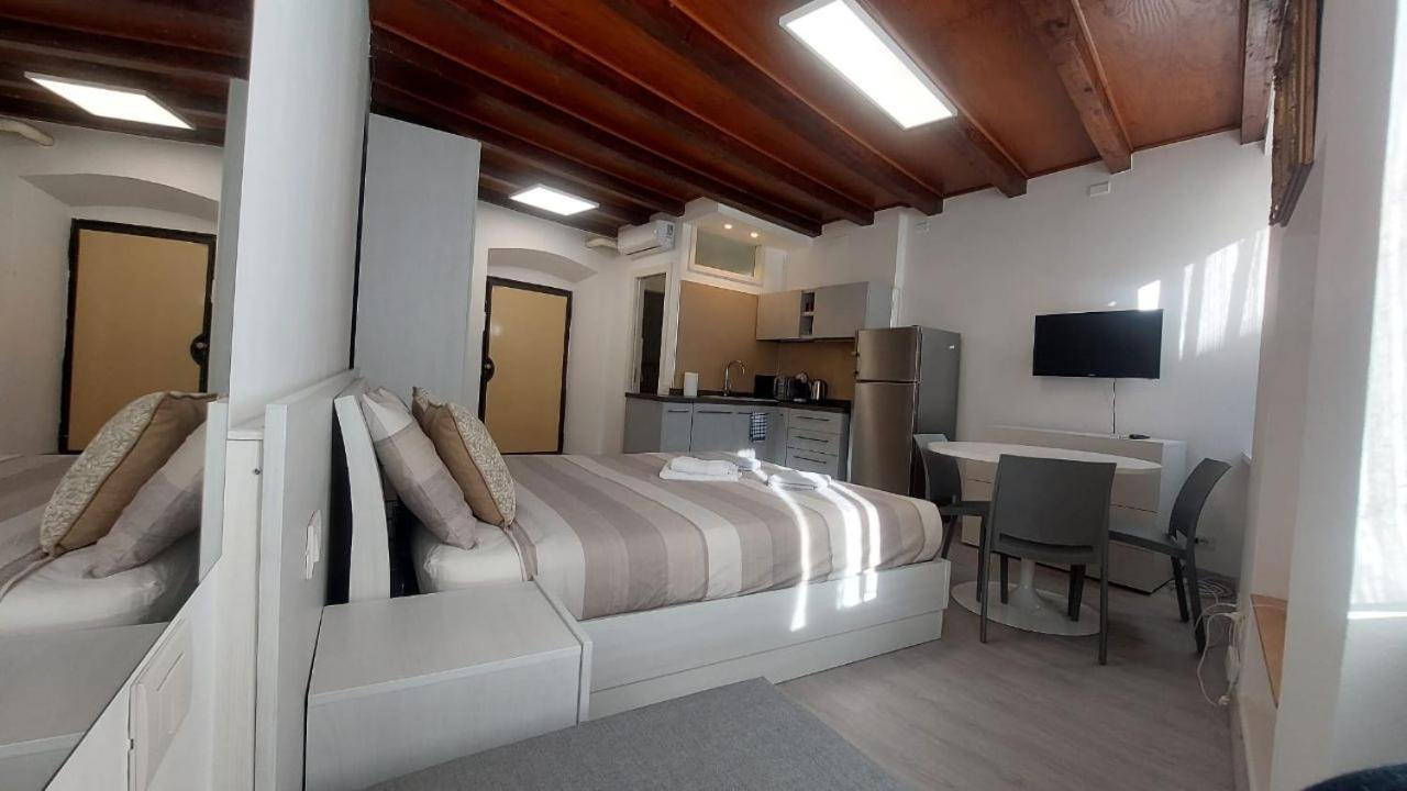 Loftcentre Apartment Bergamo Bagian luar foto